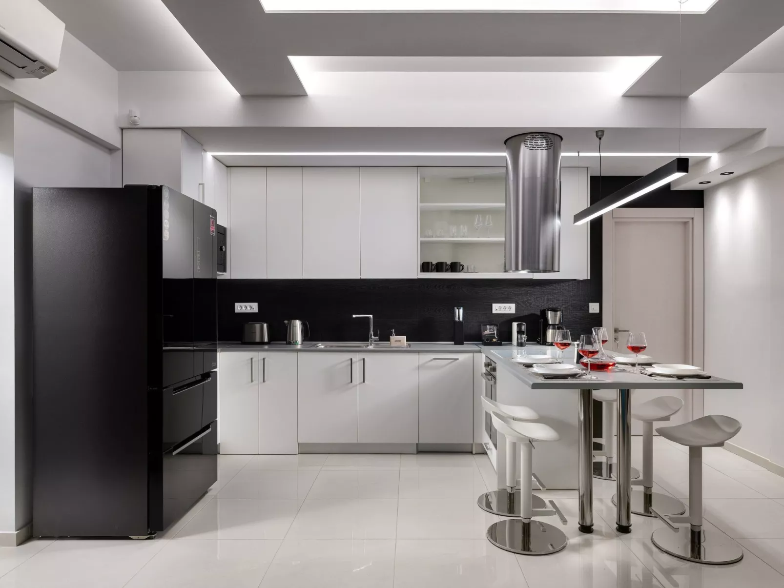 Rhodes Skyline Suites-Binnen