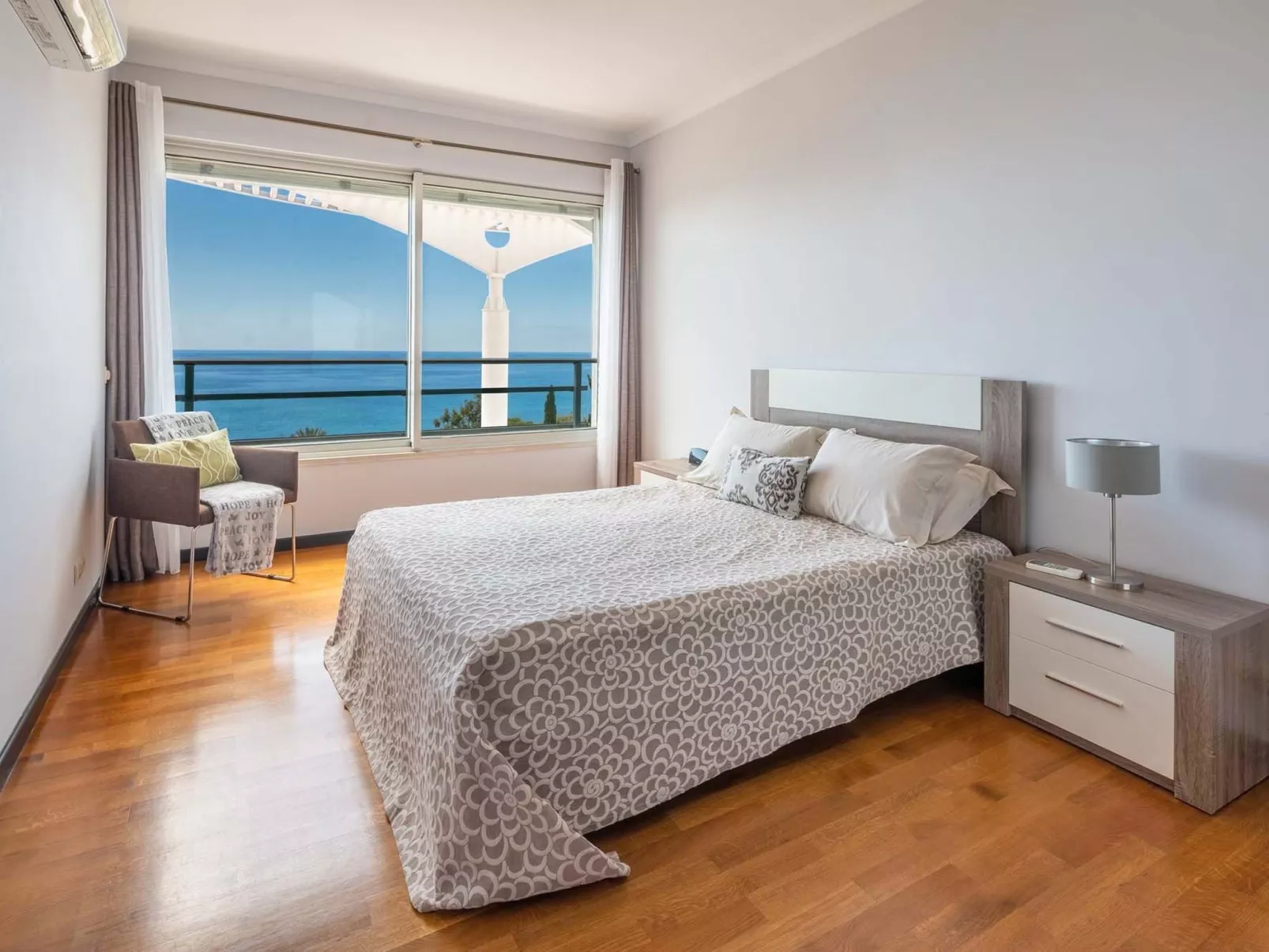 Modernes Terrassenapartment am Meer-Binnen