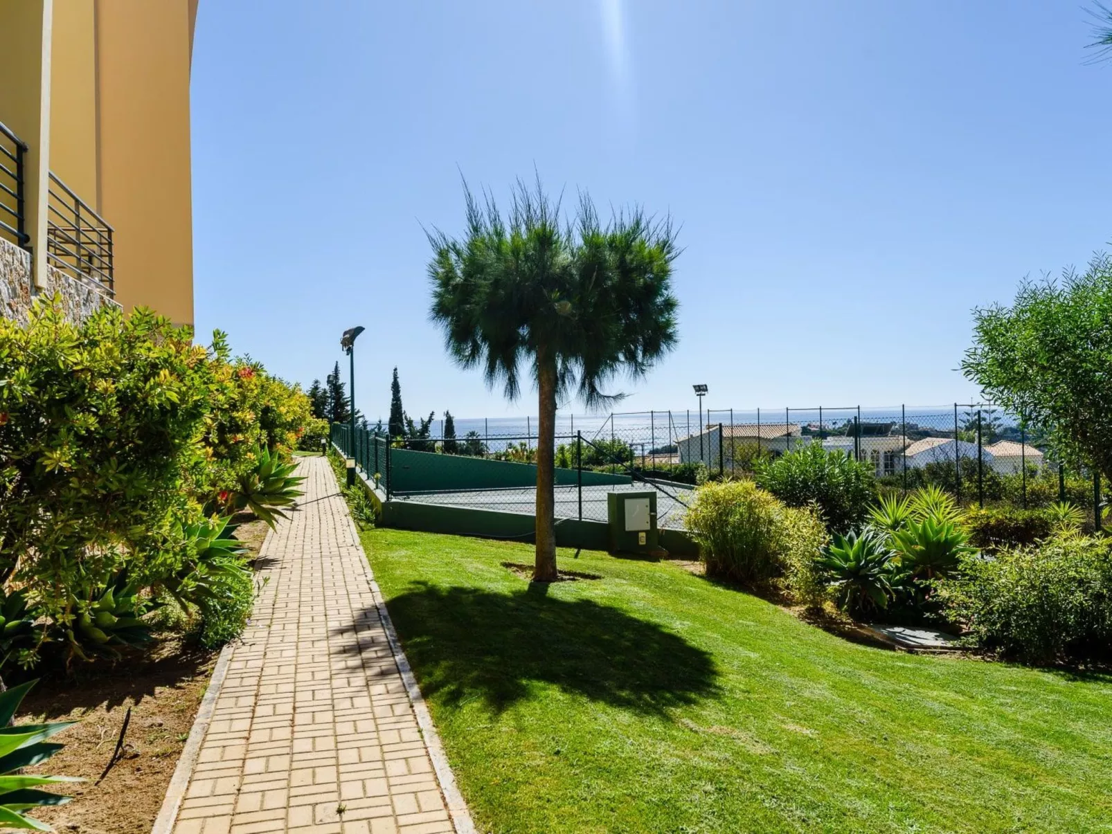 BnB Homes komfortable Wohnung mit 2 Pools-Buiten