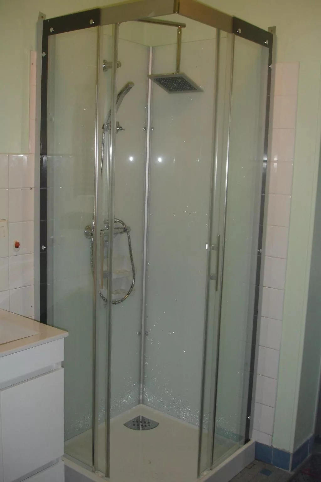 "Pavillon" mit eigenem Parkplatz-Binnen