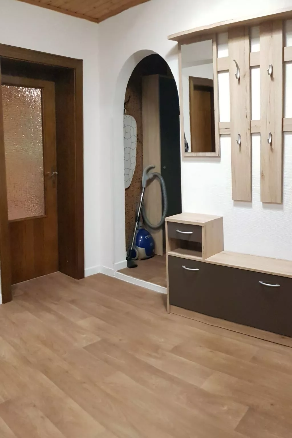 Geräumige Wohnung mit zwei Schlafzimmern und Balkon-Binnen