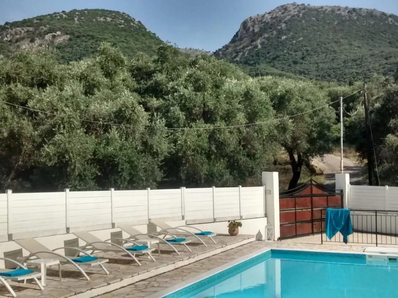 Ferienvilla mit Garten, Grill und Terrasse-Buiten