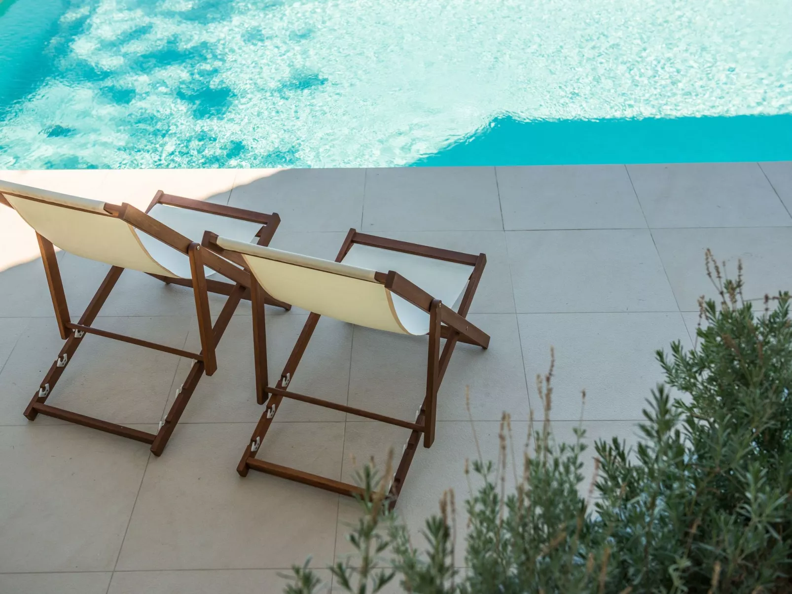 "Thea Thalassa" mit eigenem Pool-Buiten