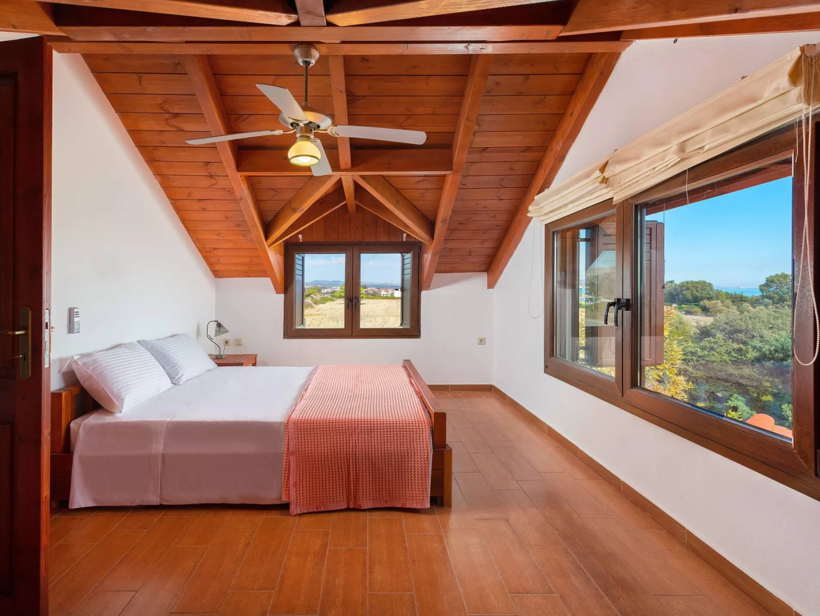 In Notia Rodos mit privatem Garten-Binnen