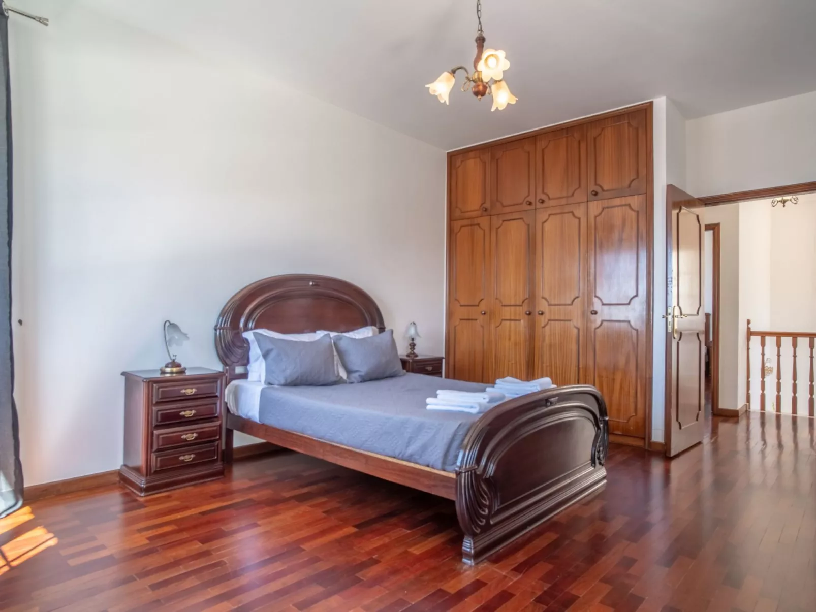 Villa mit Gartenblick-Image-tags.info