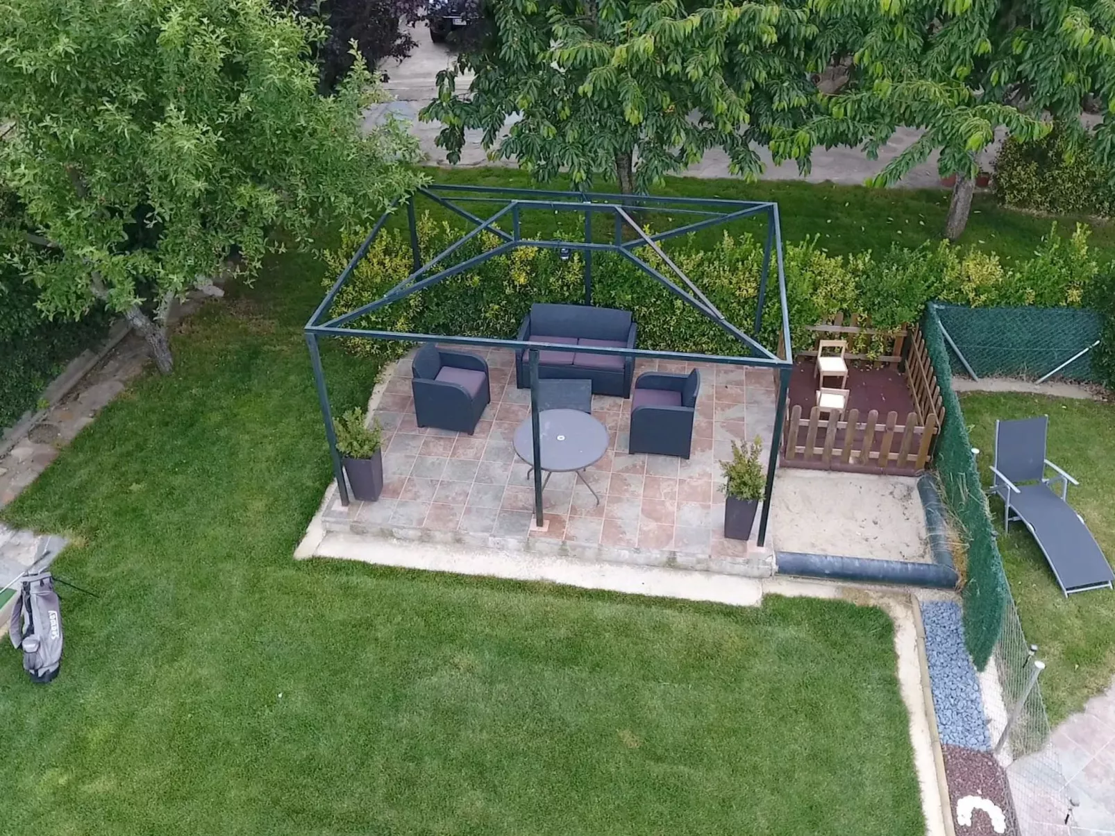 Sehr gepflegtes Ferienhaus im typisch spanischen Stil mit Garten, zwei Terrasse-Binnen