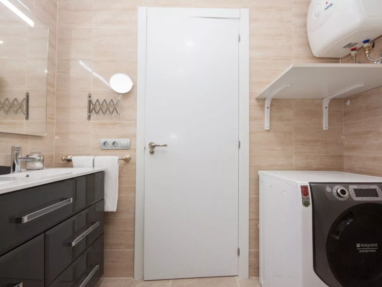 Aufwachen mit herrlichem Meerblick aus dieser schicken Wohnung-Binnen