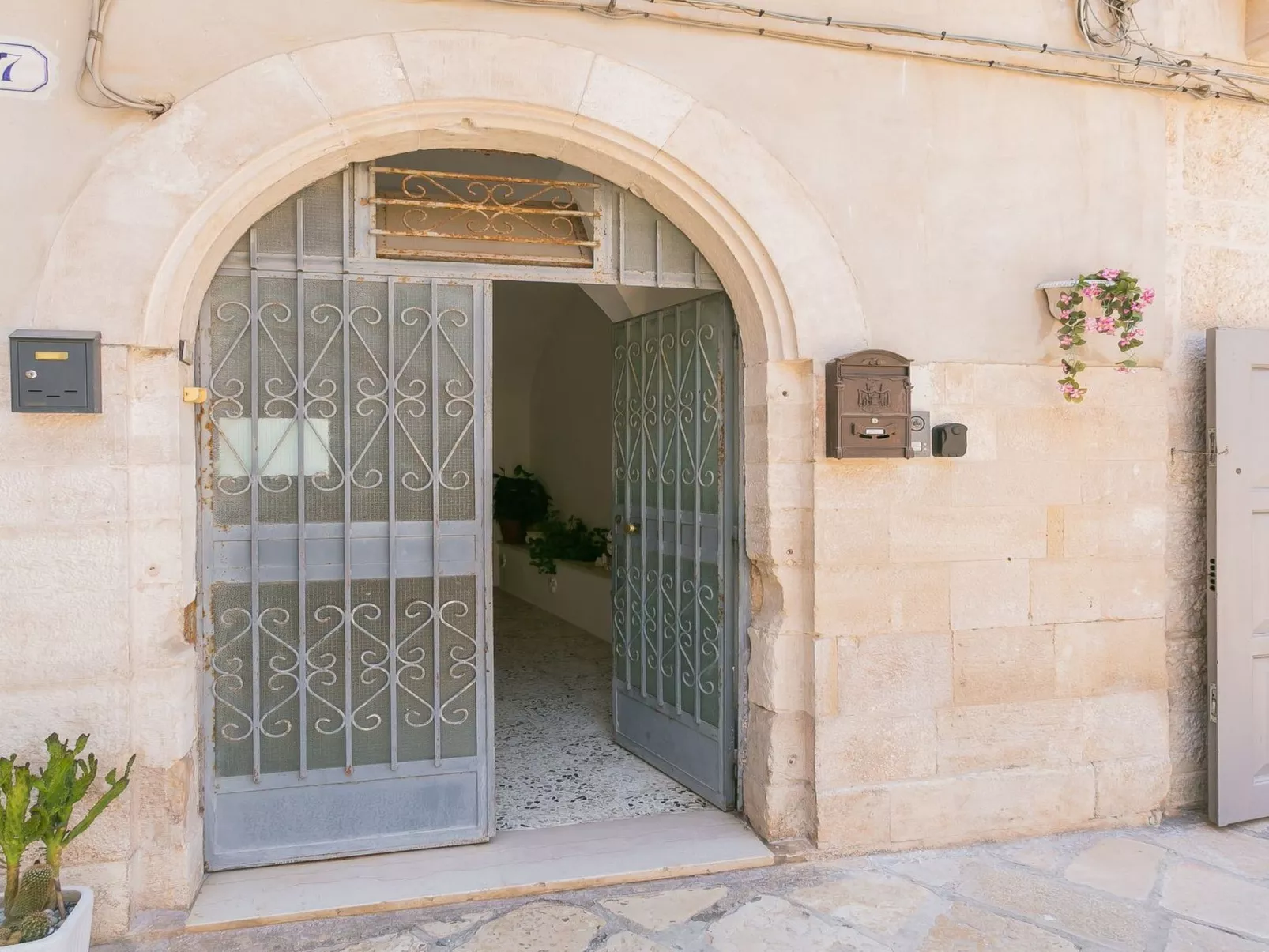 Chalet 'Weißes Haus' mit Wasserblick-Buiten