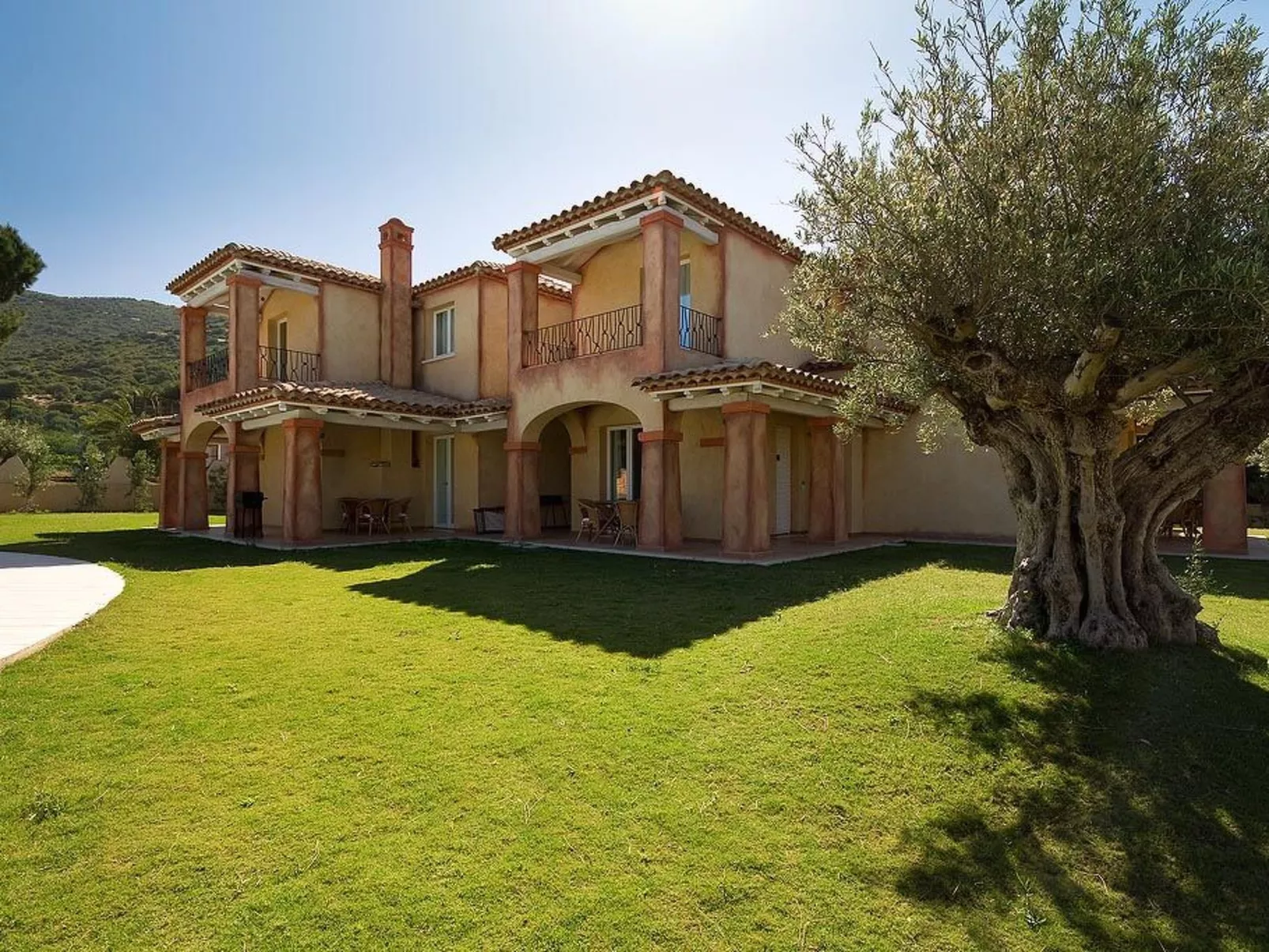 'Ost' mit Balkon-Buiten