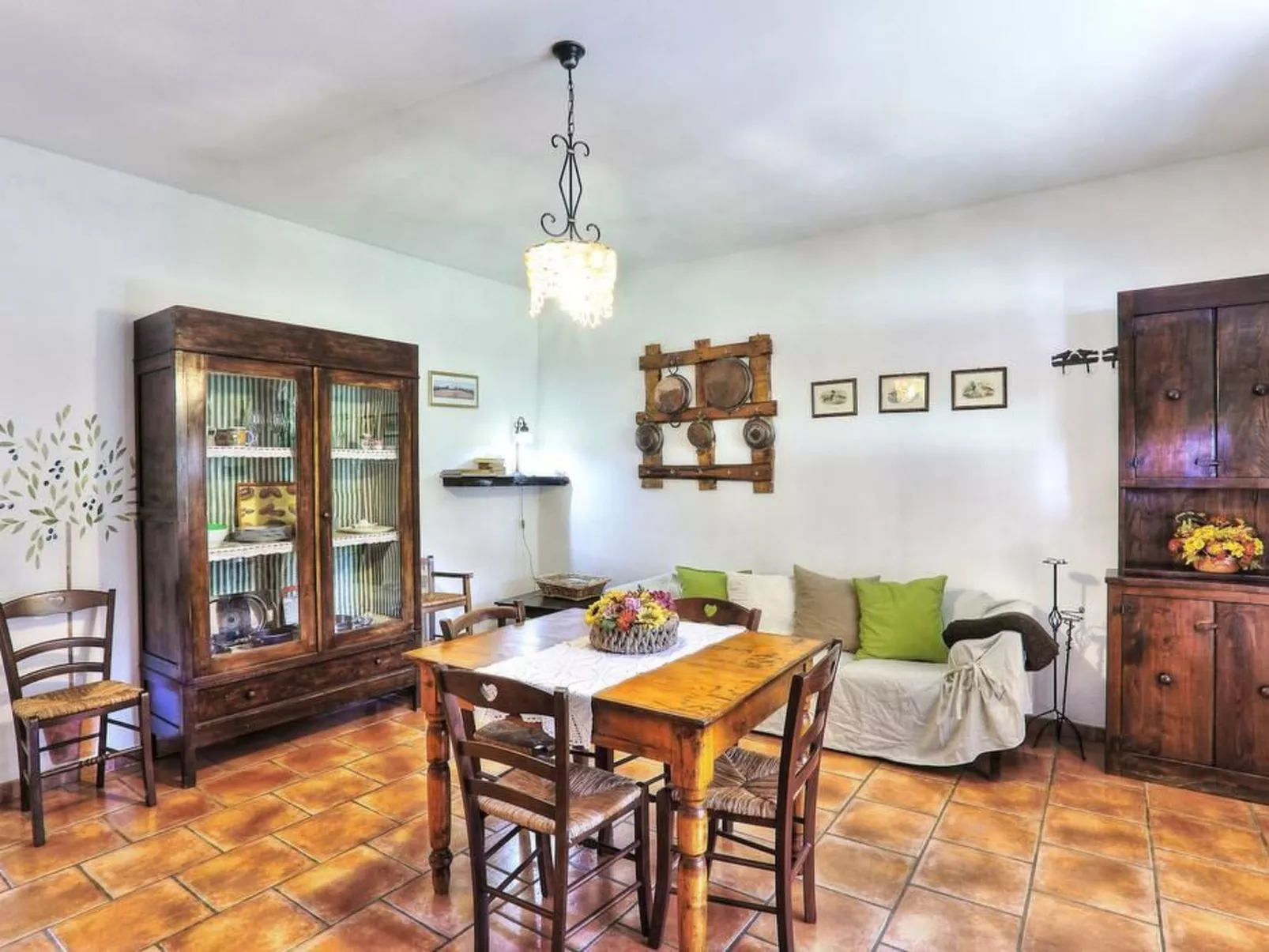 In Pomarance mit Großem gemeinsamem Pool-Image-tags.info