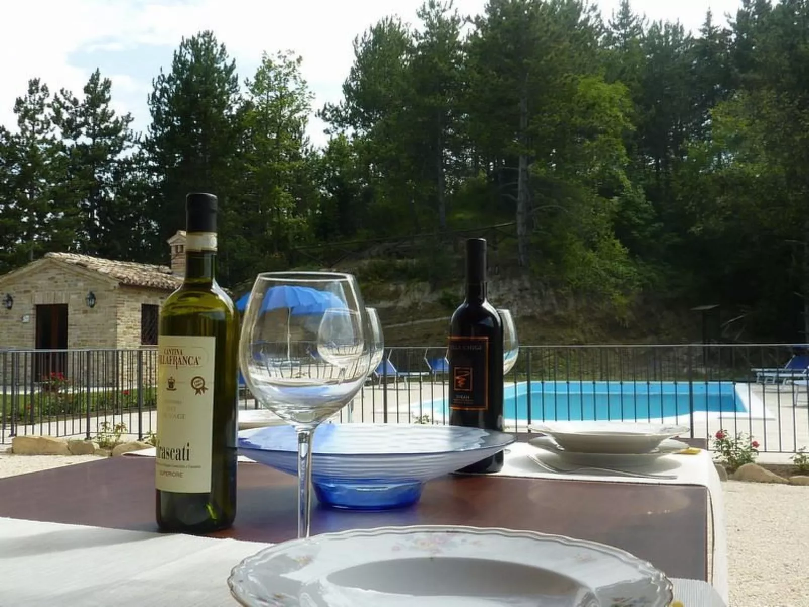 Villa in Le Marche mit atemberaubender Aussicht-Buiten