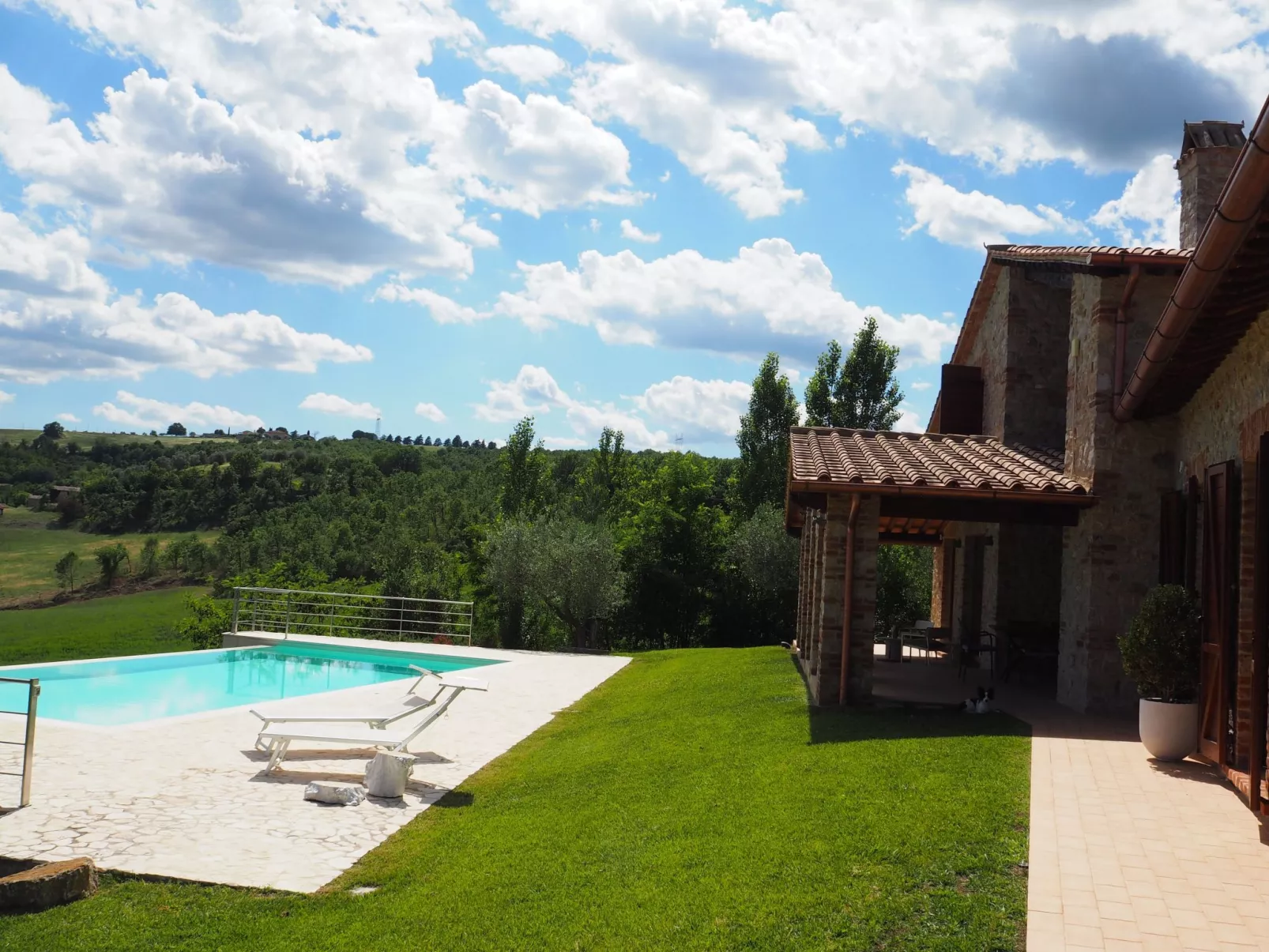 Casale Civitella mit Infinity-Pool-Buiten