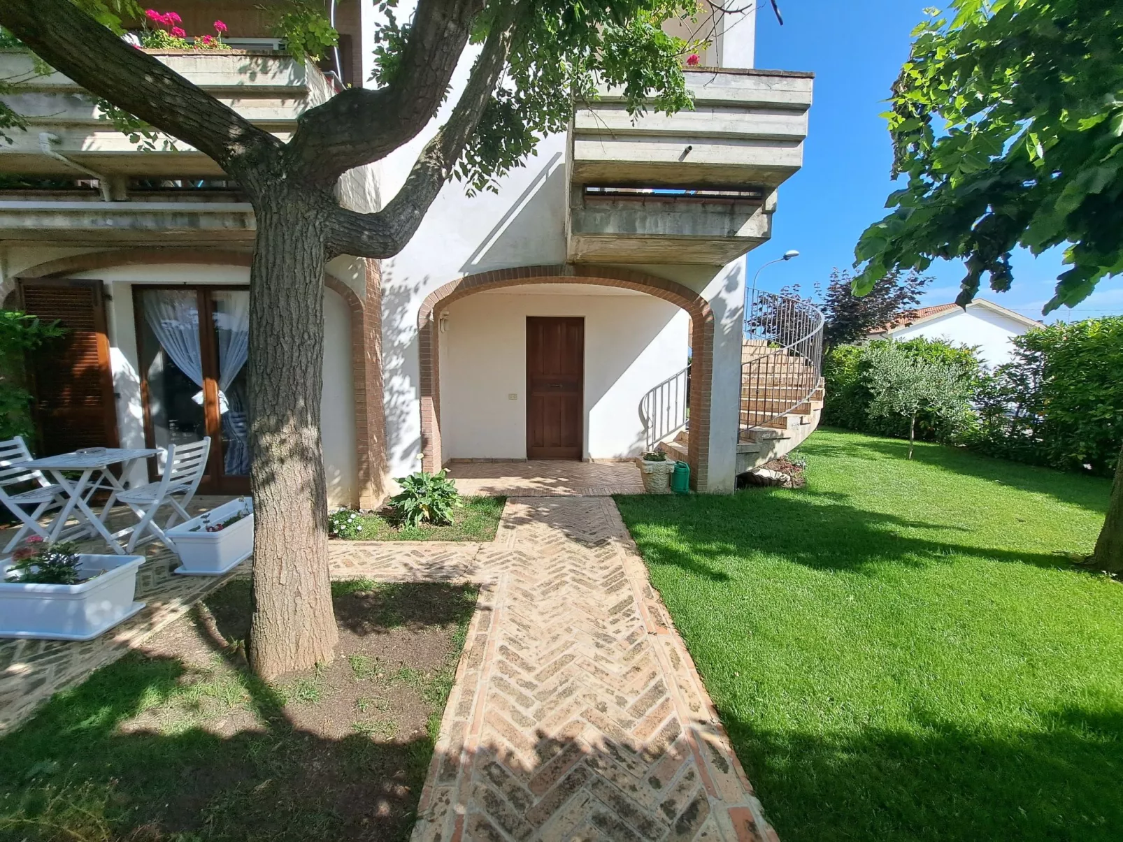 "Daphne Experience".-Buiten