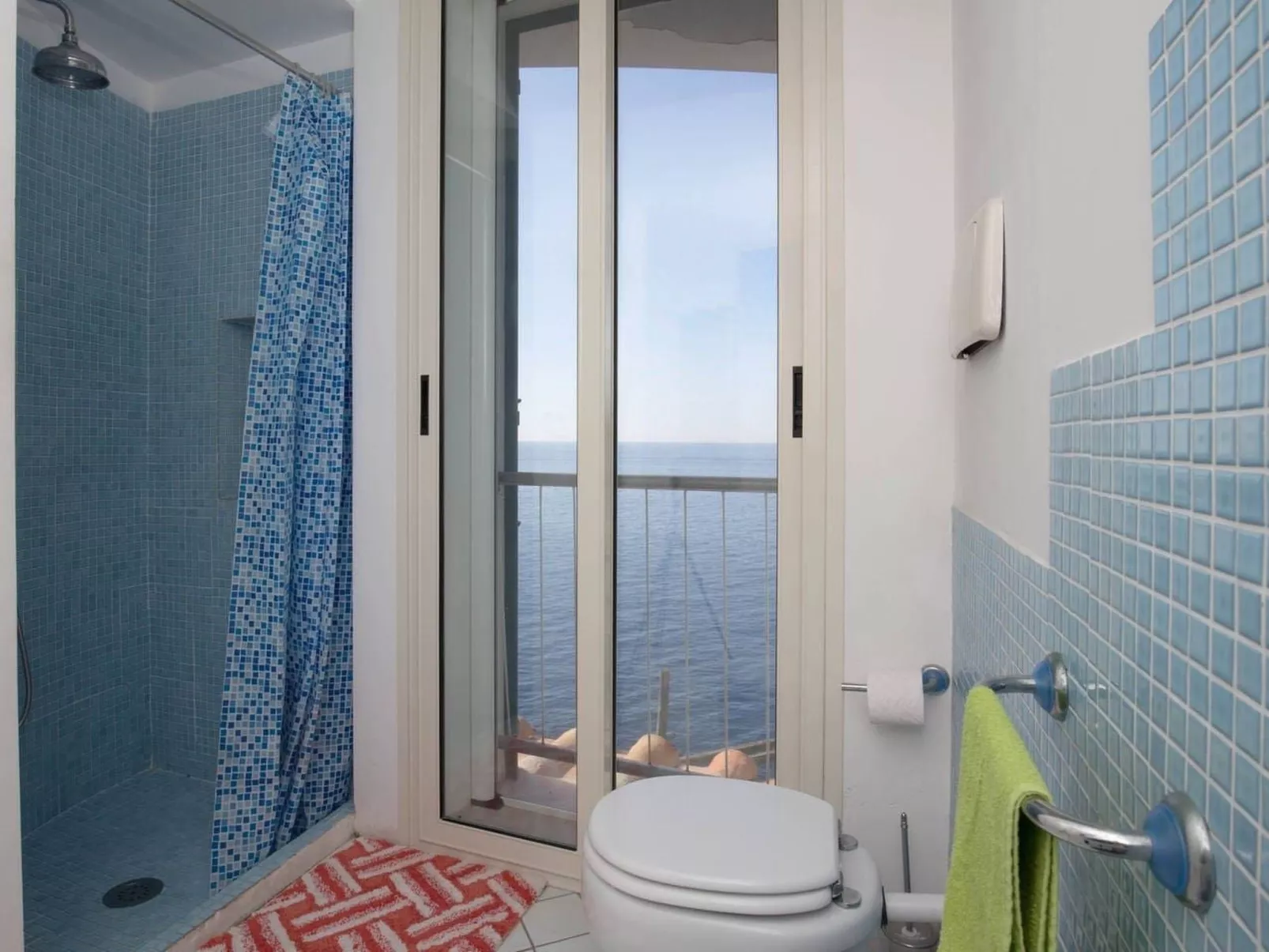 Villa auf einer natürlichen Klippe mit Blick auf das Meer, nur wenige Schritte-Image-tags.info