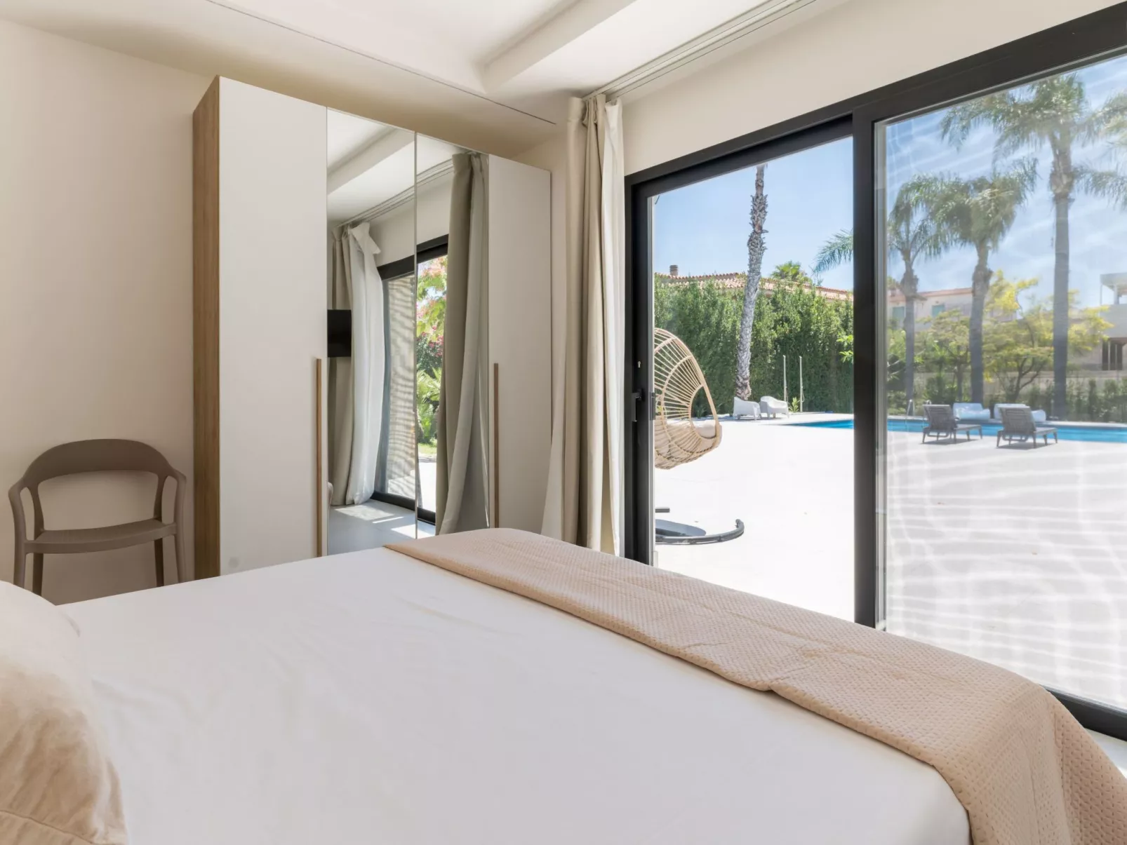 Nereide, Luxusvilla mit Pool am Meer-Image-tags.info