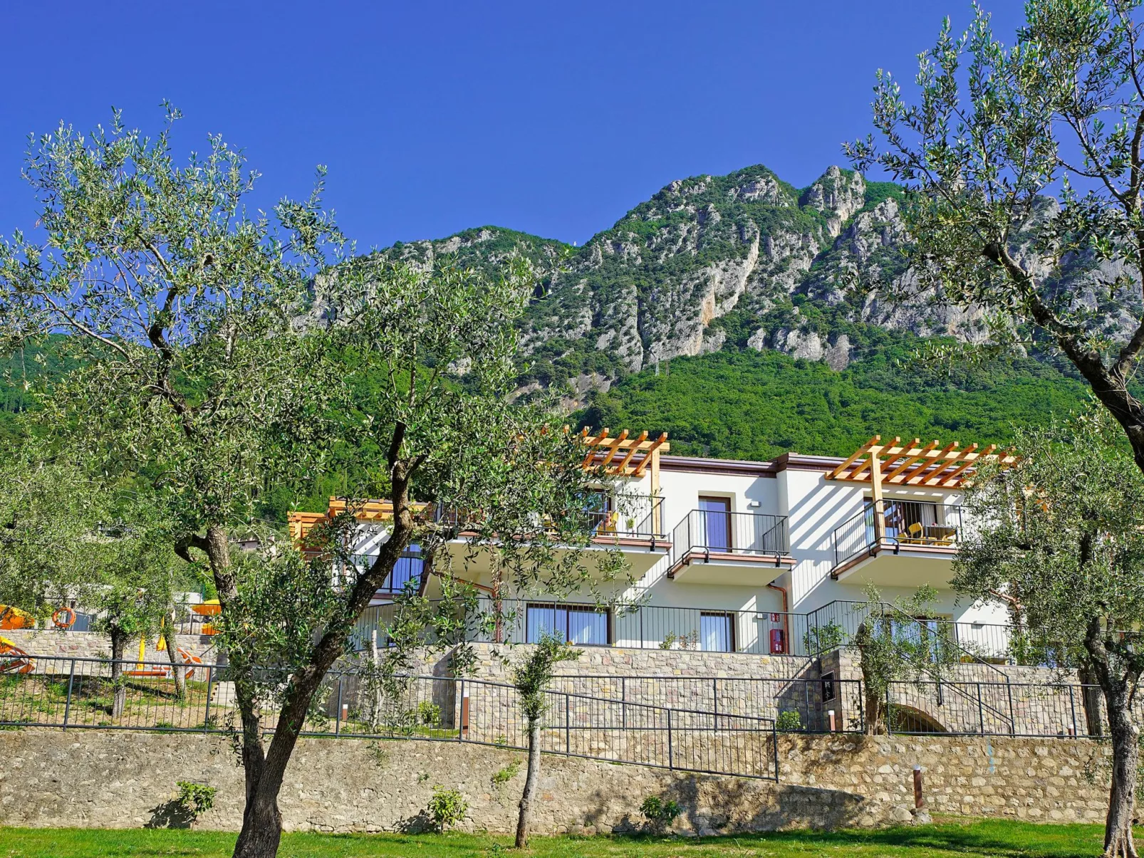 Residence Dany Drei-Zimmer-Wohnung 6 Betten-Buiten