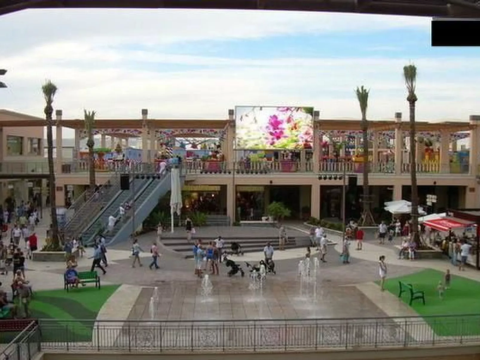 "Yovalu1" mit Balkon-Buiten