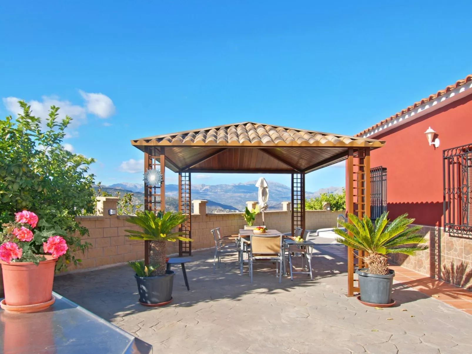 Finca auf einem eingezäunten Grundstück-Buiten