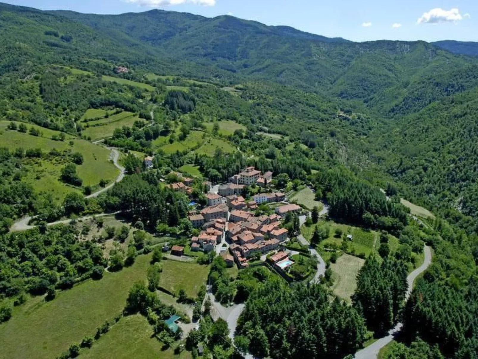 Landvilla mit Pool und Garten – die perfekte Kulisse für Feierlichkeiten oder V-Image-tags.info