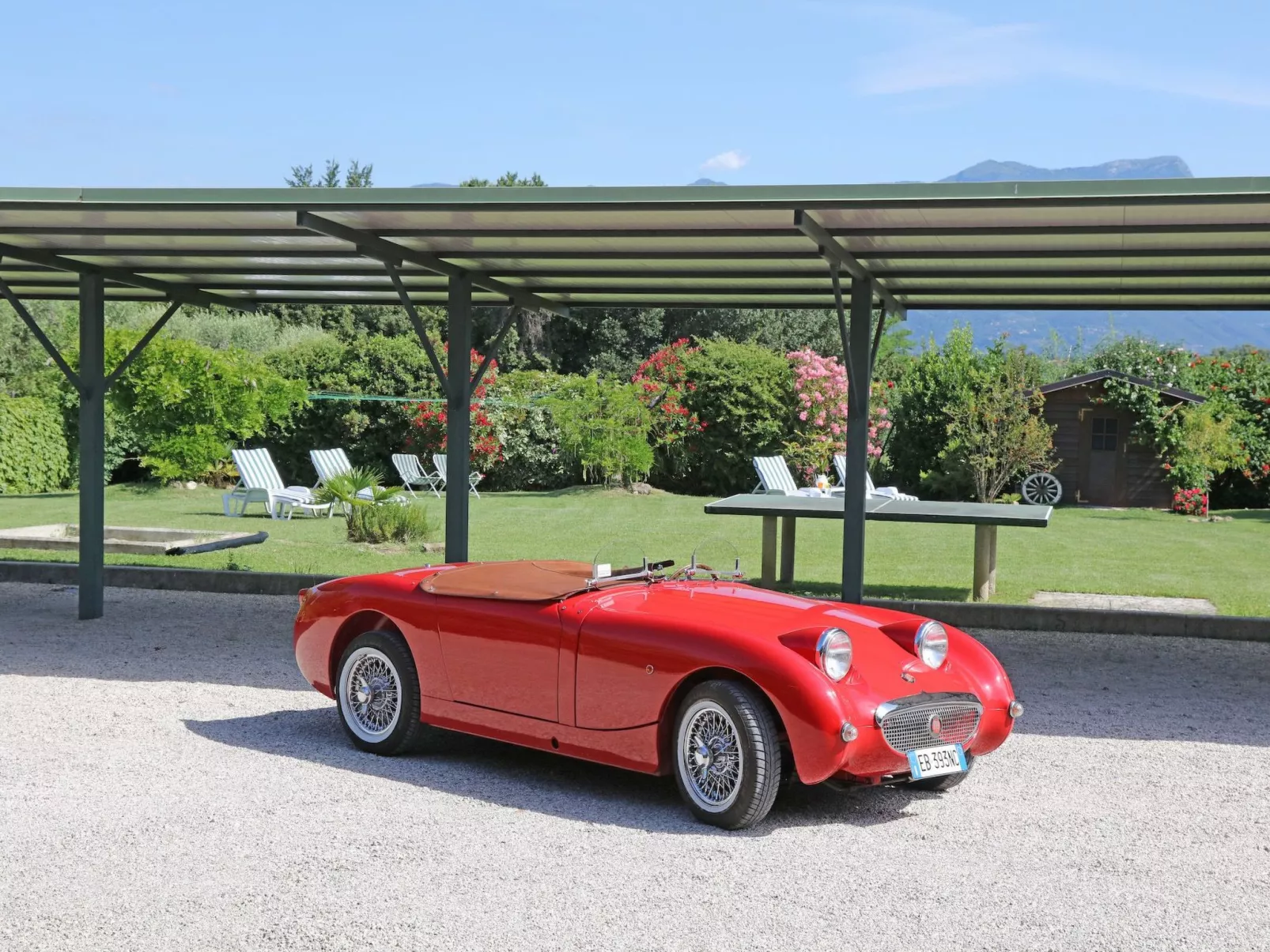 Peony' Wohnung mit Schwimmbad-Buiten