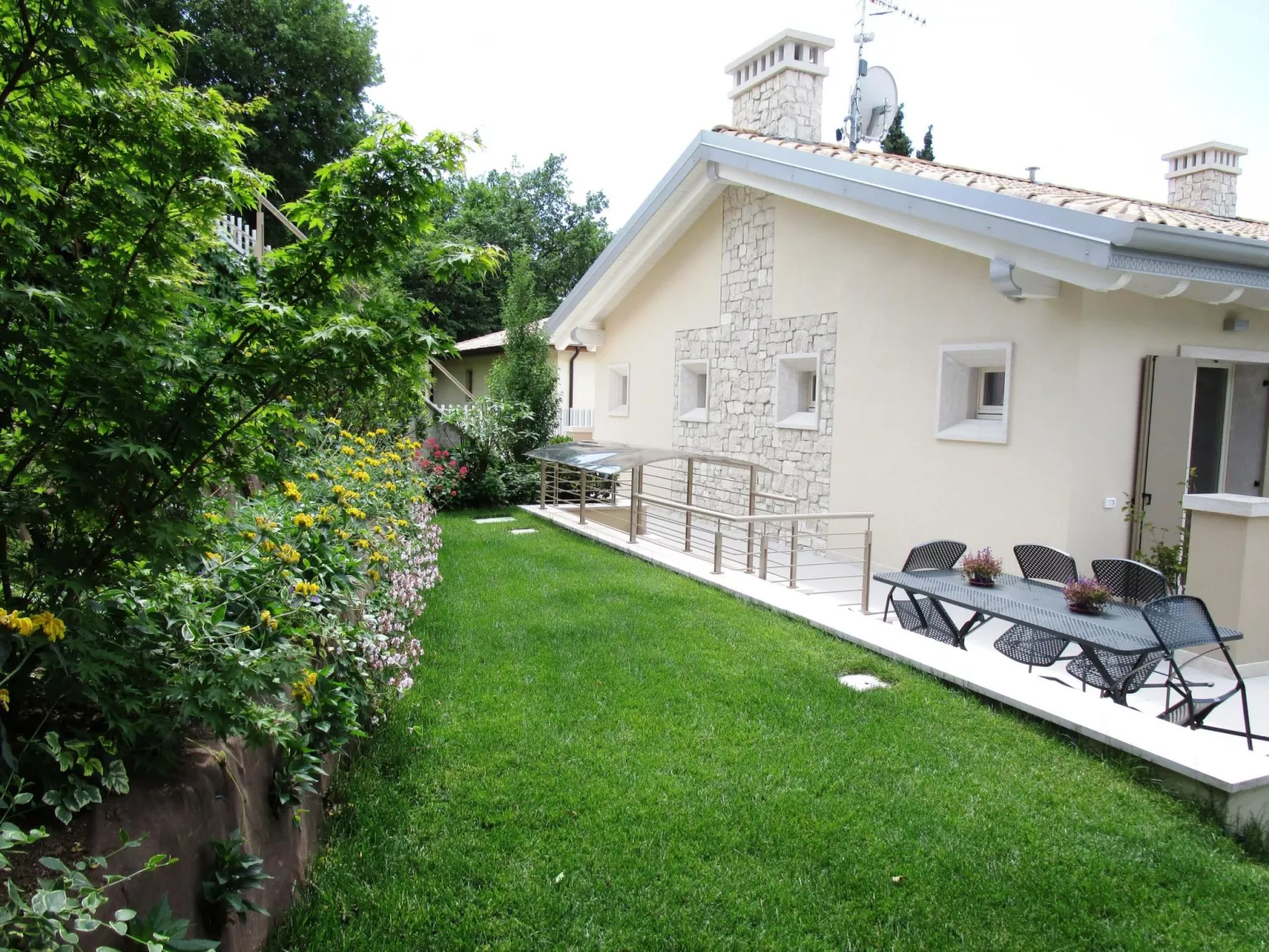 Flacher Sonnenuntergang-Buiten