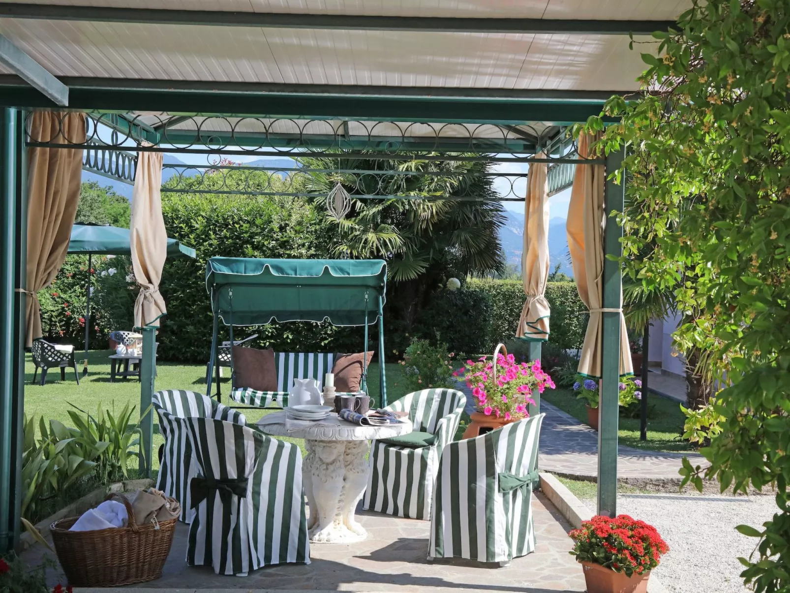 Wohnung 'Girasole' mit Schwimmbad-Buiten