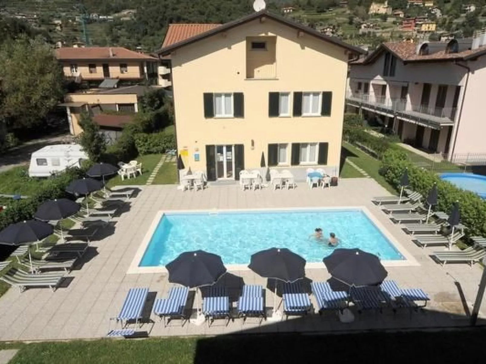 Dachgeschosswohnung am See für 6 Personen-Buiten