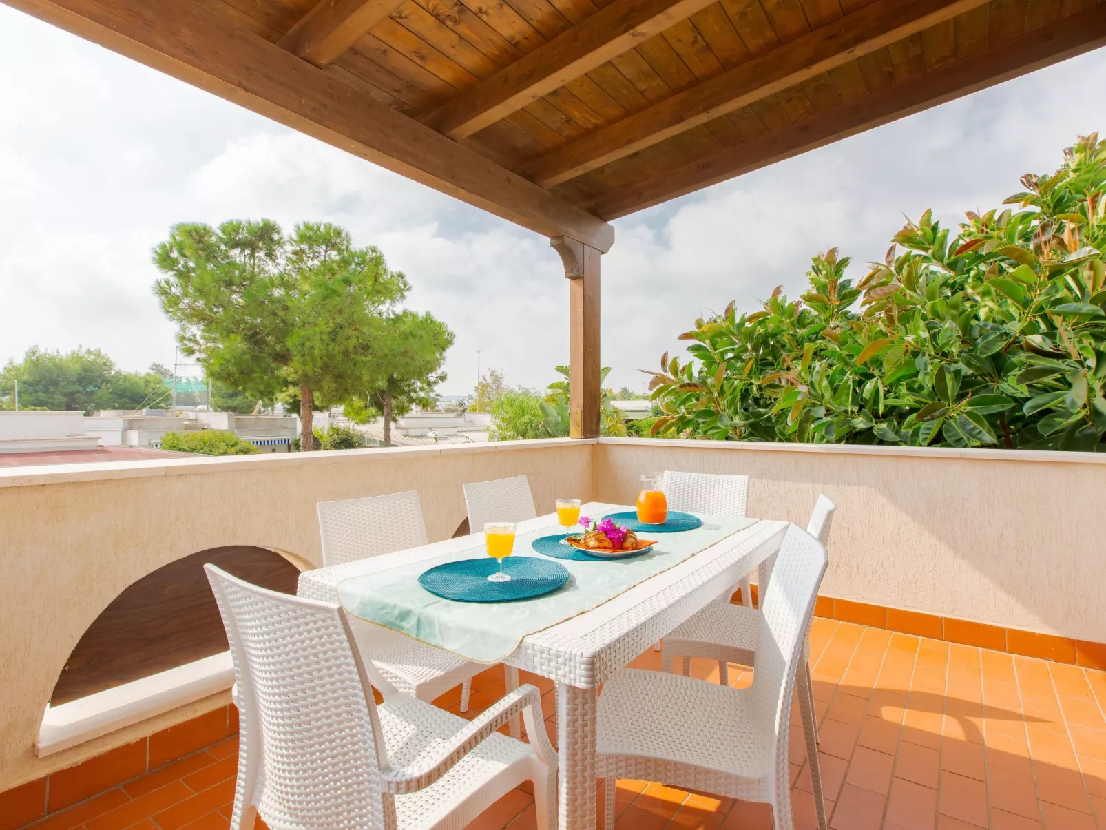 Flacher Rasen rechts-Buiten