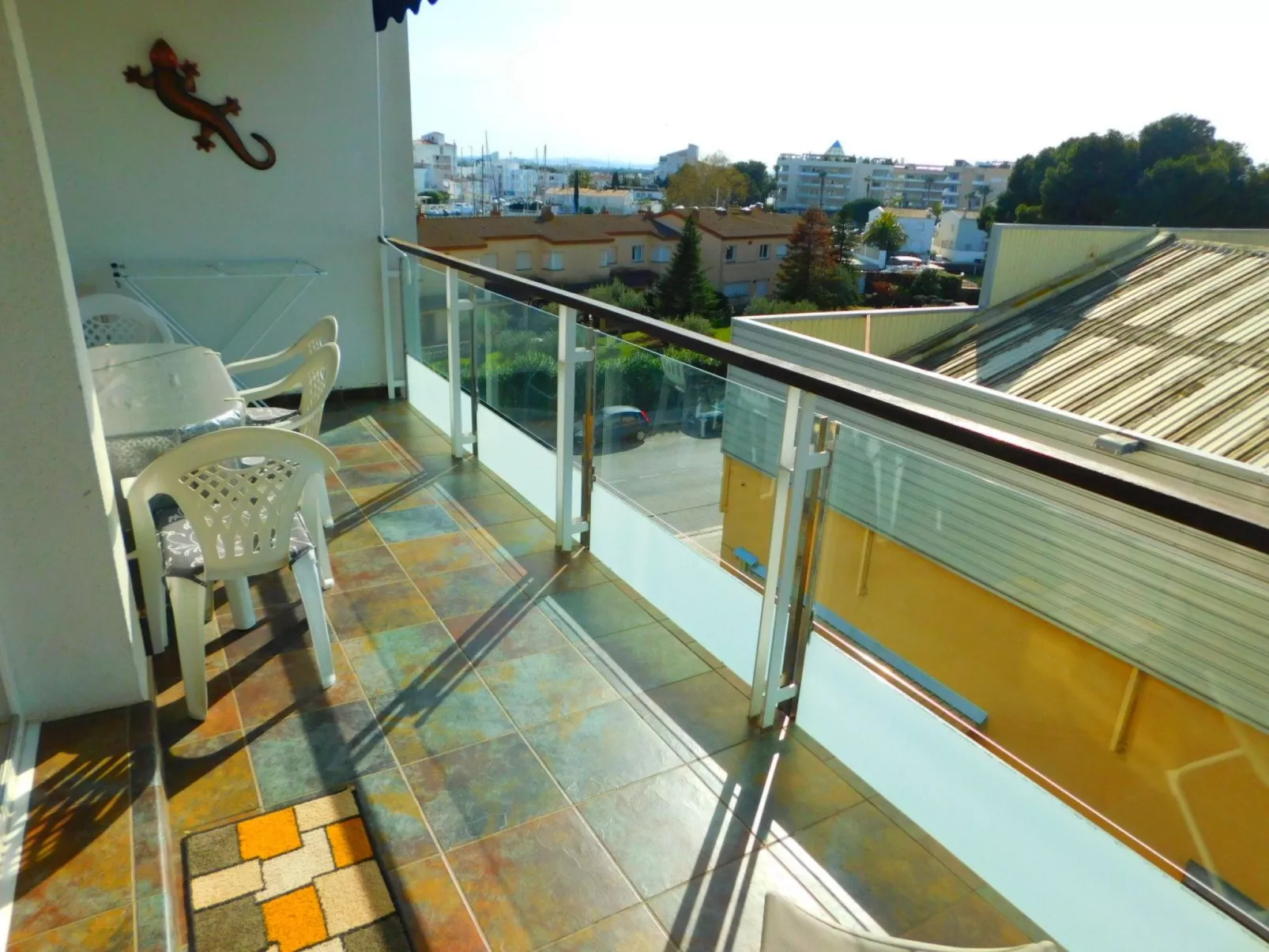 Wohnung mit privatem Parkplatz und Gemeinschaftspool