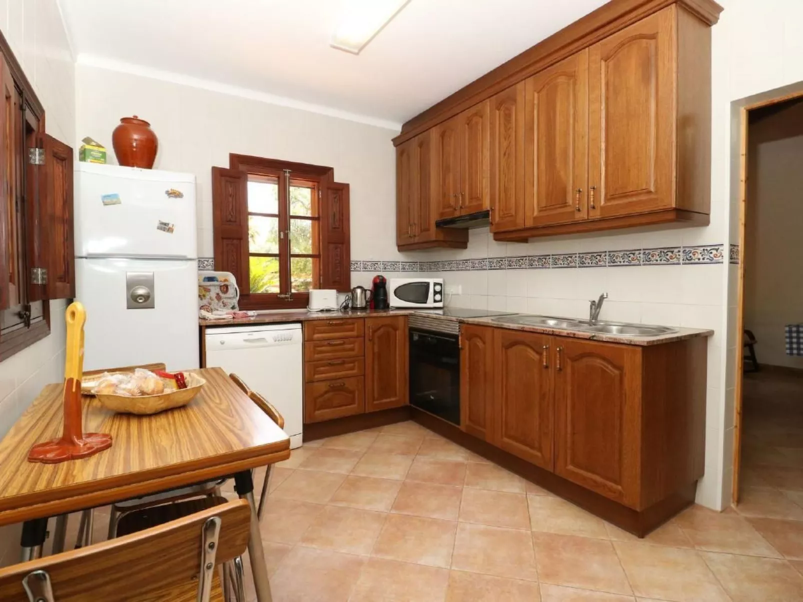 Fi. Camaron-Crestall-Binnen