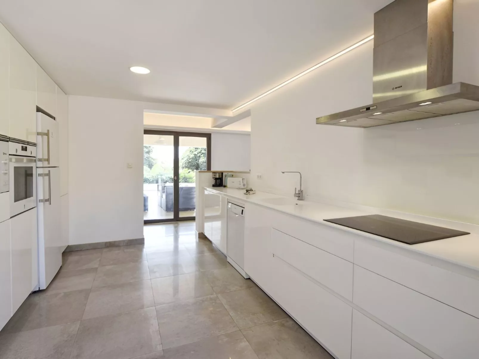 Modernes Haus in Meeresnähe-Image-tags.info