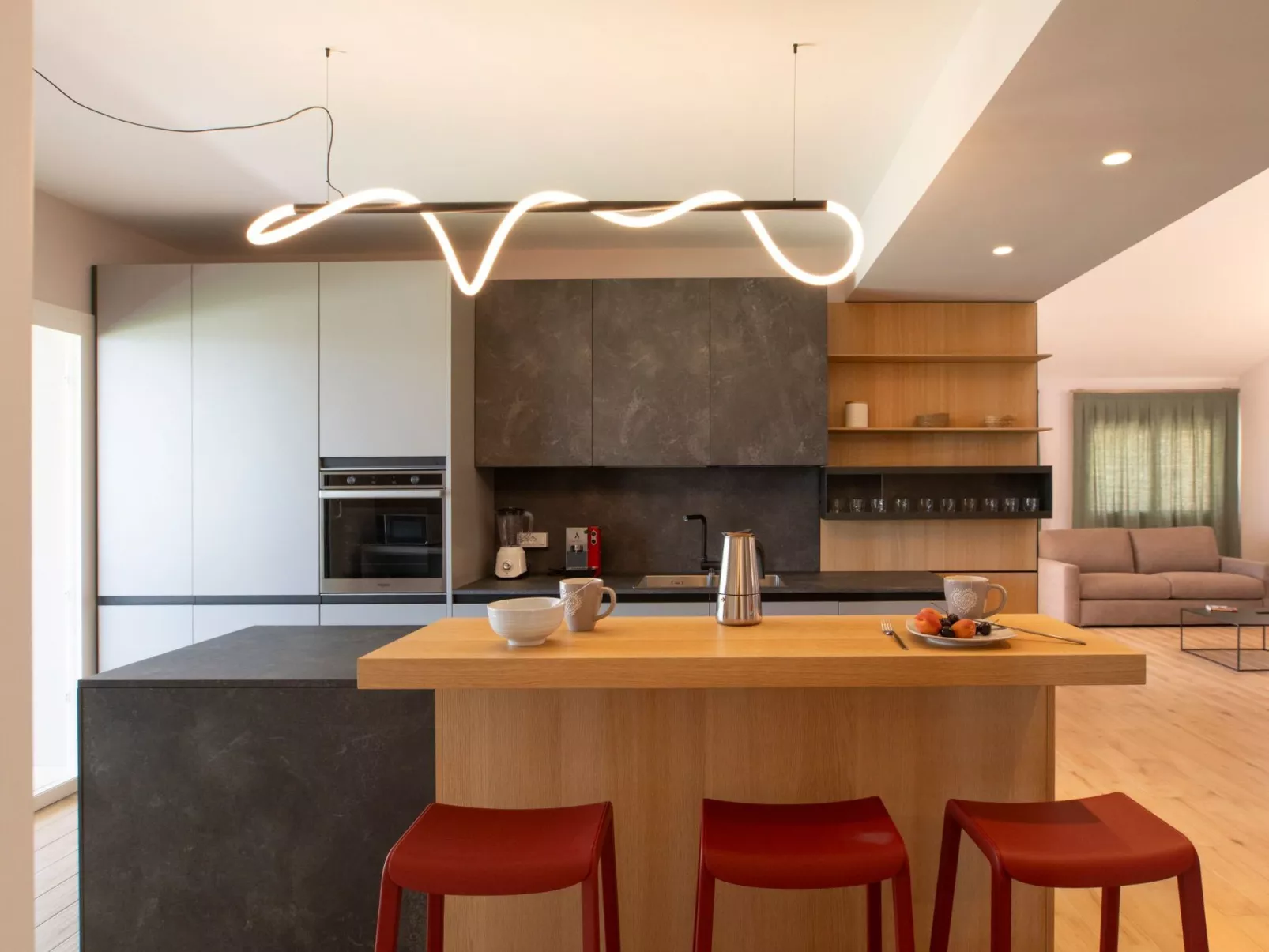 Villa mit Panoramablick auf das Meer, umgeben von der Natur-Binnen