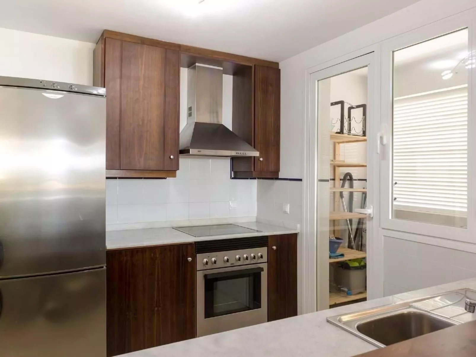 "Blue" mit Schwimmbad-Binnen