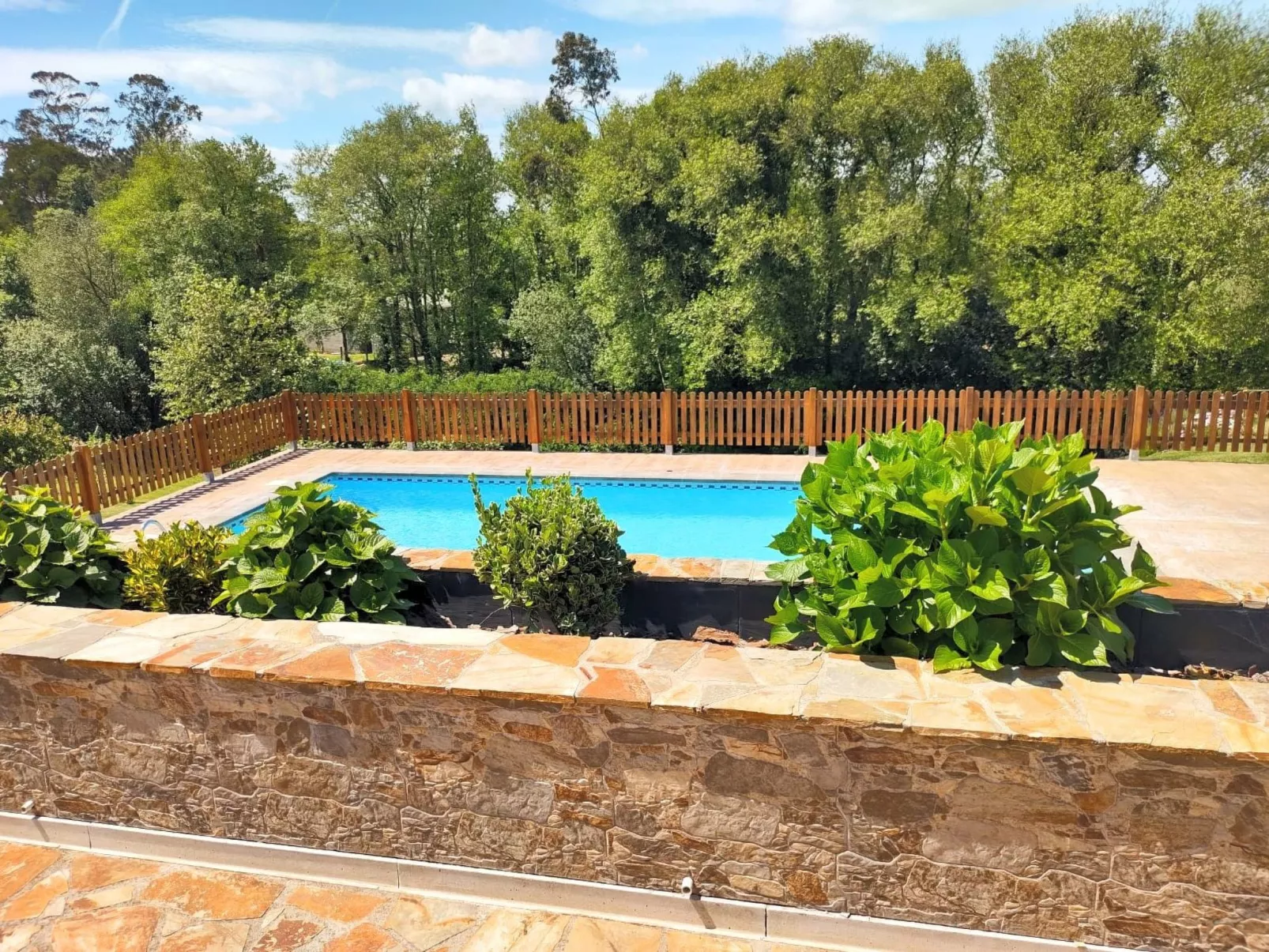 Unterkunft mit Aussicht in "Apartamentos Navalin".-Buiten