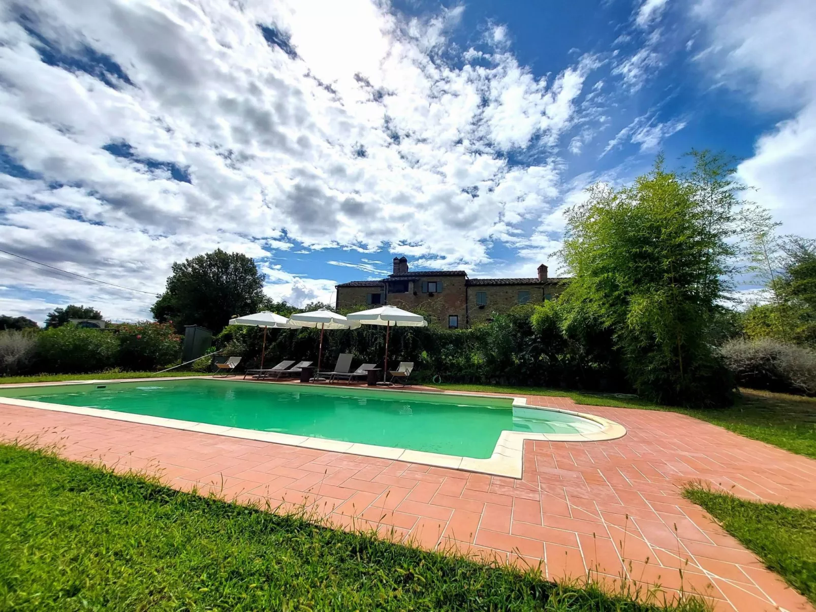 Schönes Ferienhaus in Gambassi Terme mit Privatem Pool-Buiten