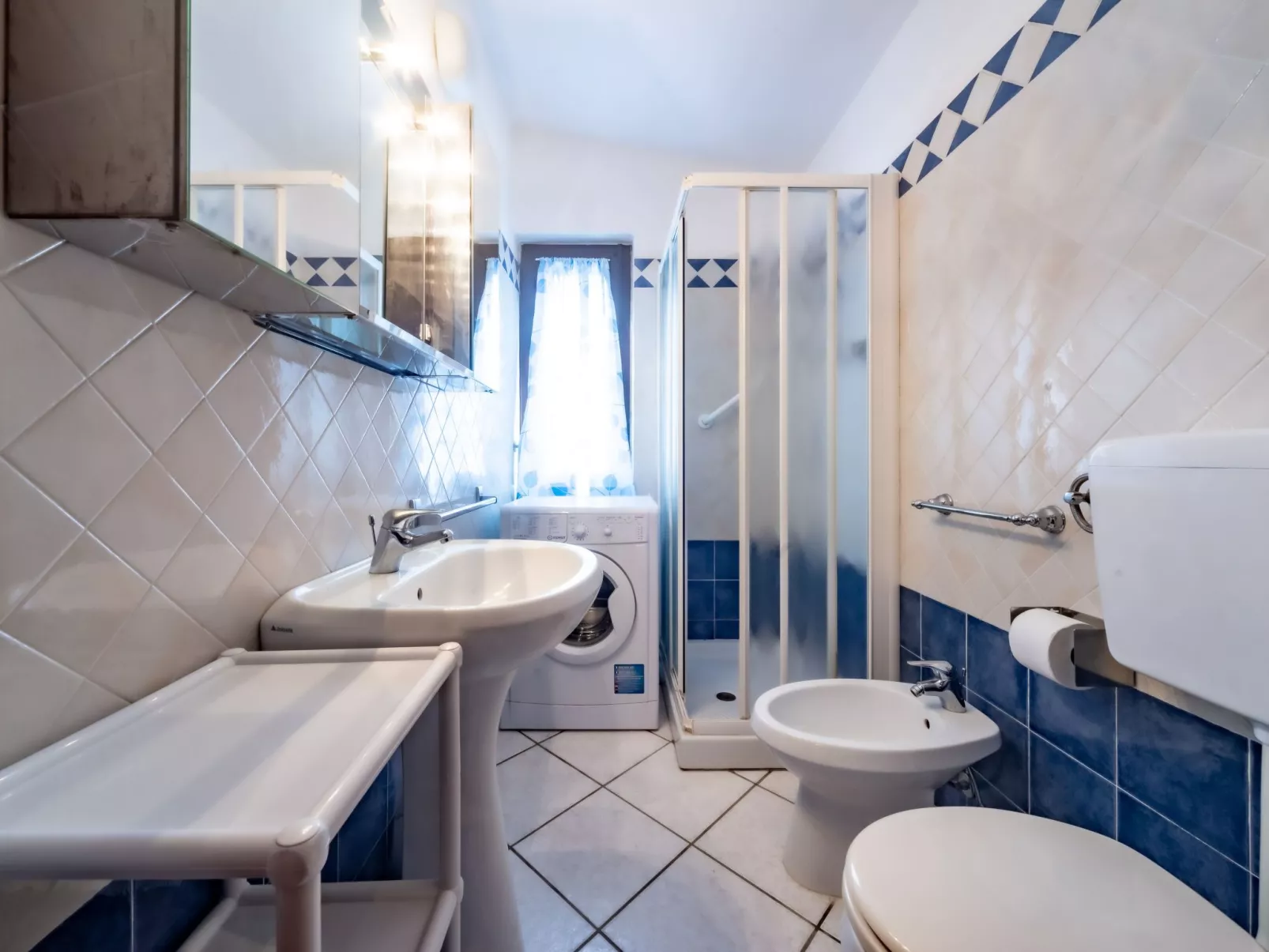 Wunderschöne freistehende Villa in kurzer Entfernung zum Strand und mit herrlic-Image-tags.info