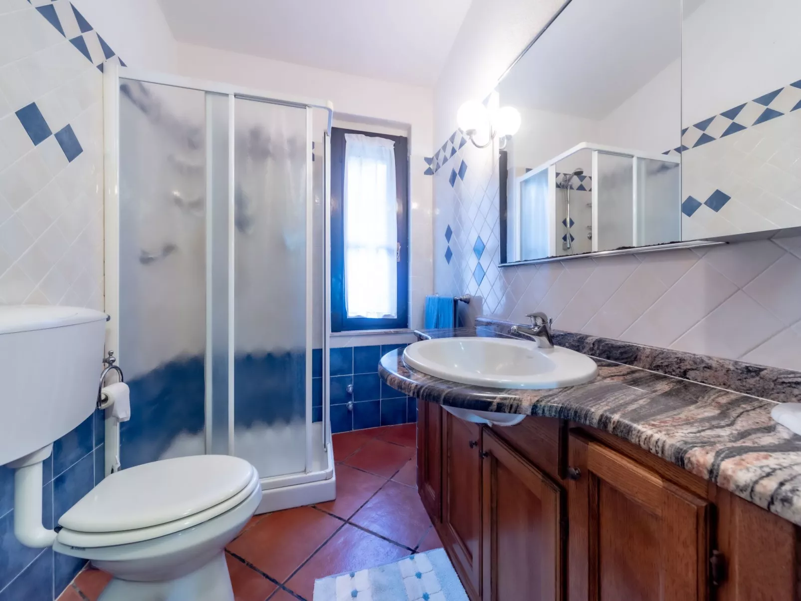 Herrliche freistehende Villa mit Meerblick und nur wenige Gehminuten vom Strand-Binnen