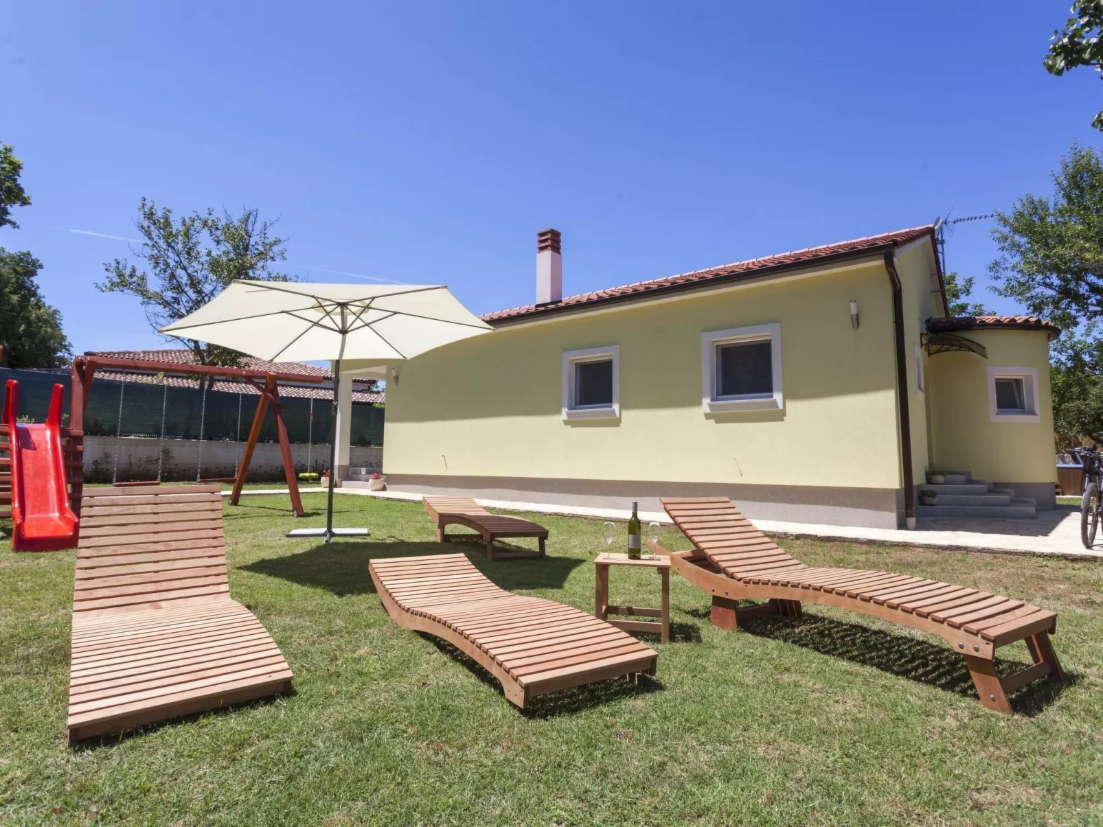 In Vintijan mit Großem Whirlpool-Buiten