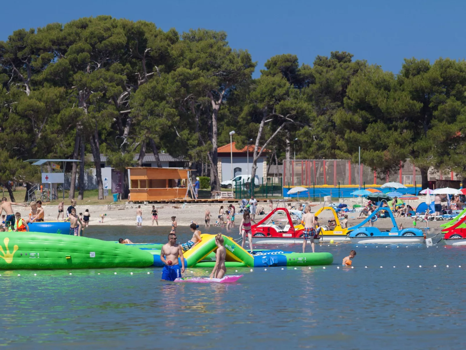 Ema Red mit Jacuzzi-Buiten