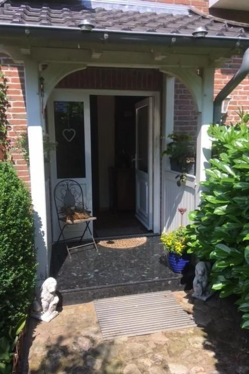 Modernisierte Ferienwohnung mit Balkon-Buiten