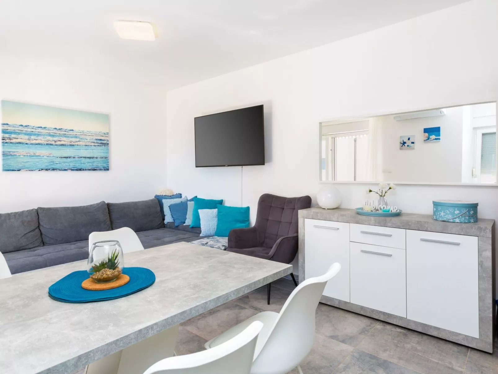 "Emira Mukalba" mit Terrasse-Binnen