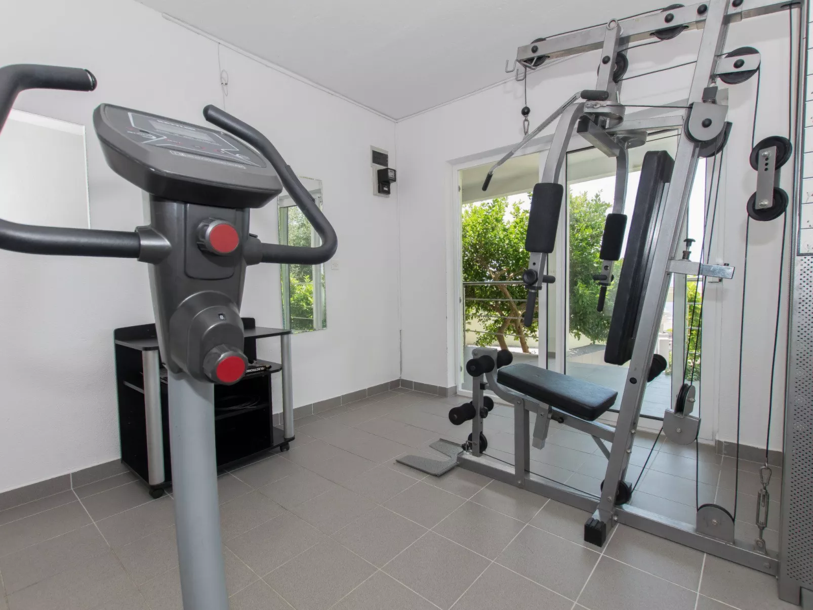 Ozzi mit privatem Pool-Binnen