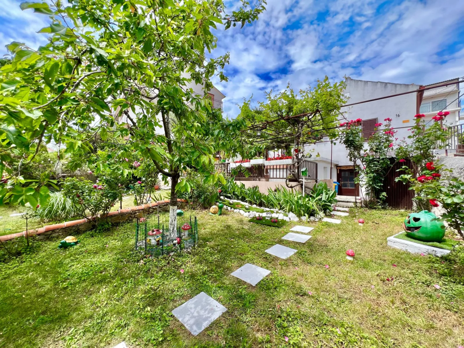 Mit eigenem Garten und Grill-Image-tags.info