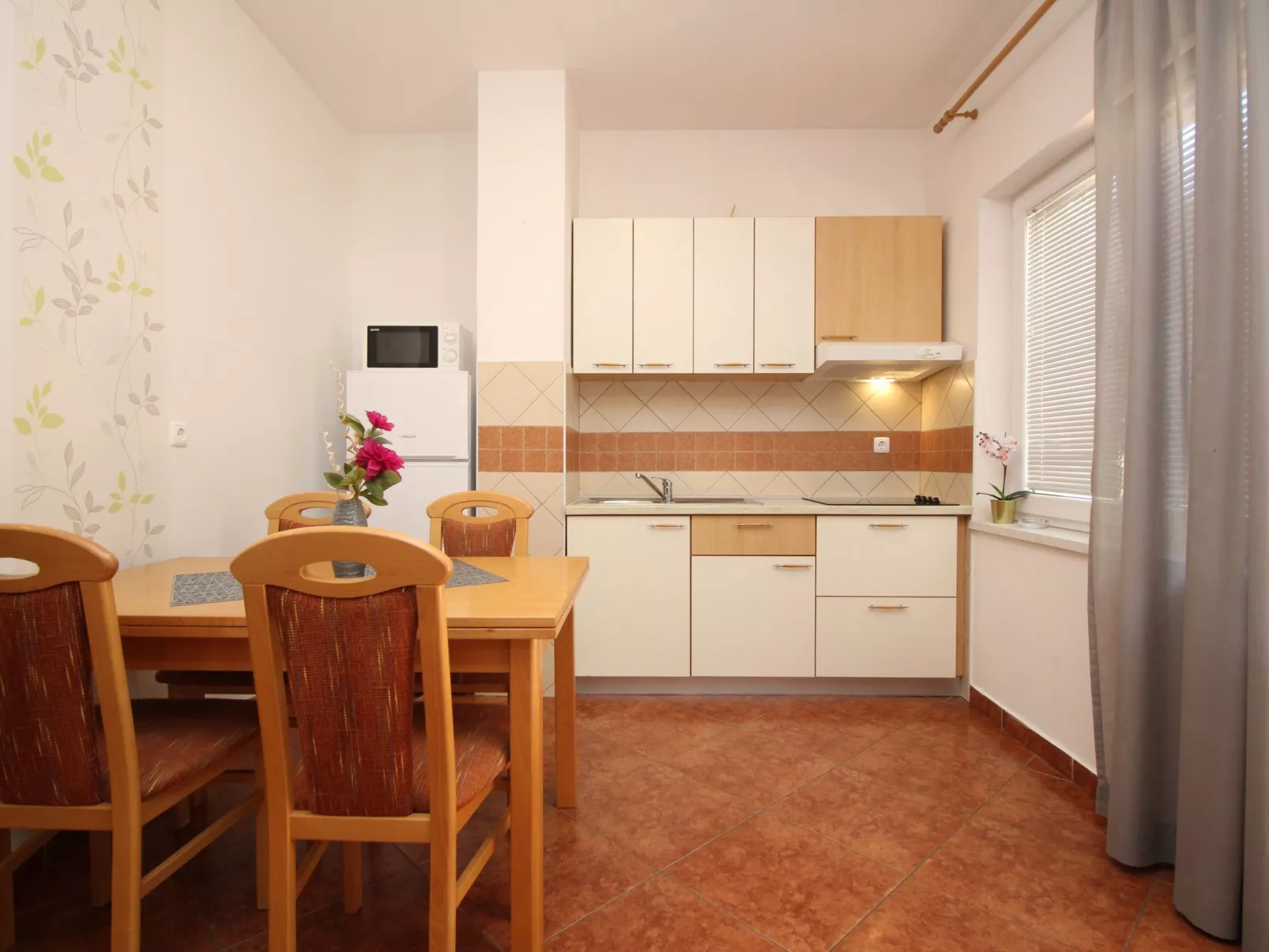 Modern eingerichtete Apartment im Erdgeschoss ideal für Famillien mit Kinder im-Binnen