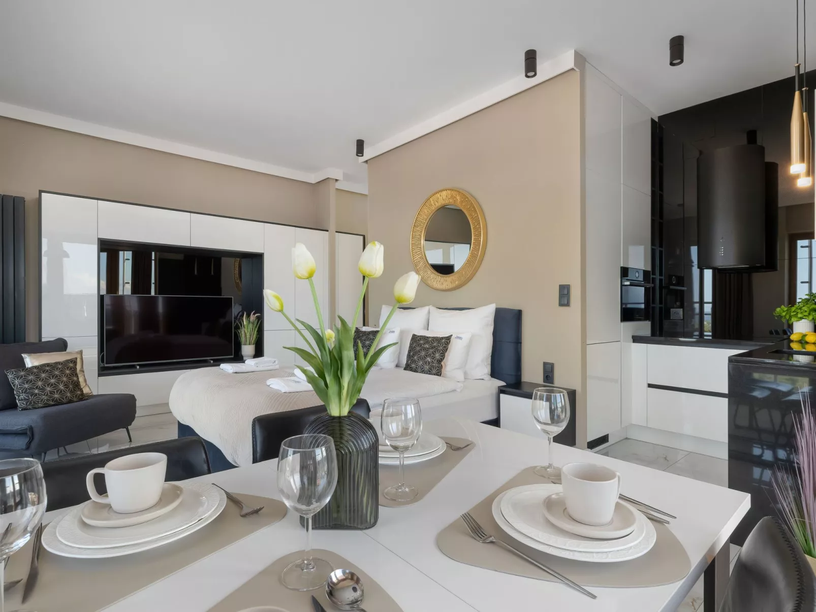 "Platan Tower 114" - Binnen