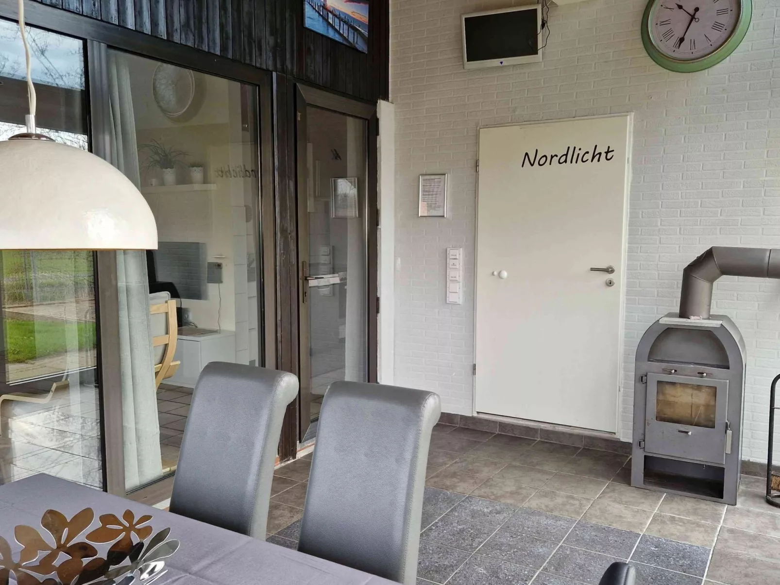 L21 Ferienhaus mit Wintergarten und Holzterrasse-Binnen