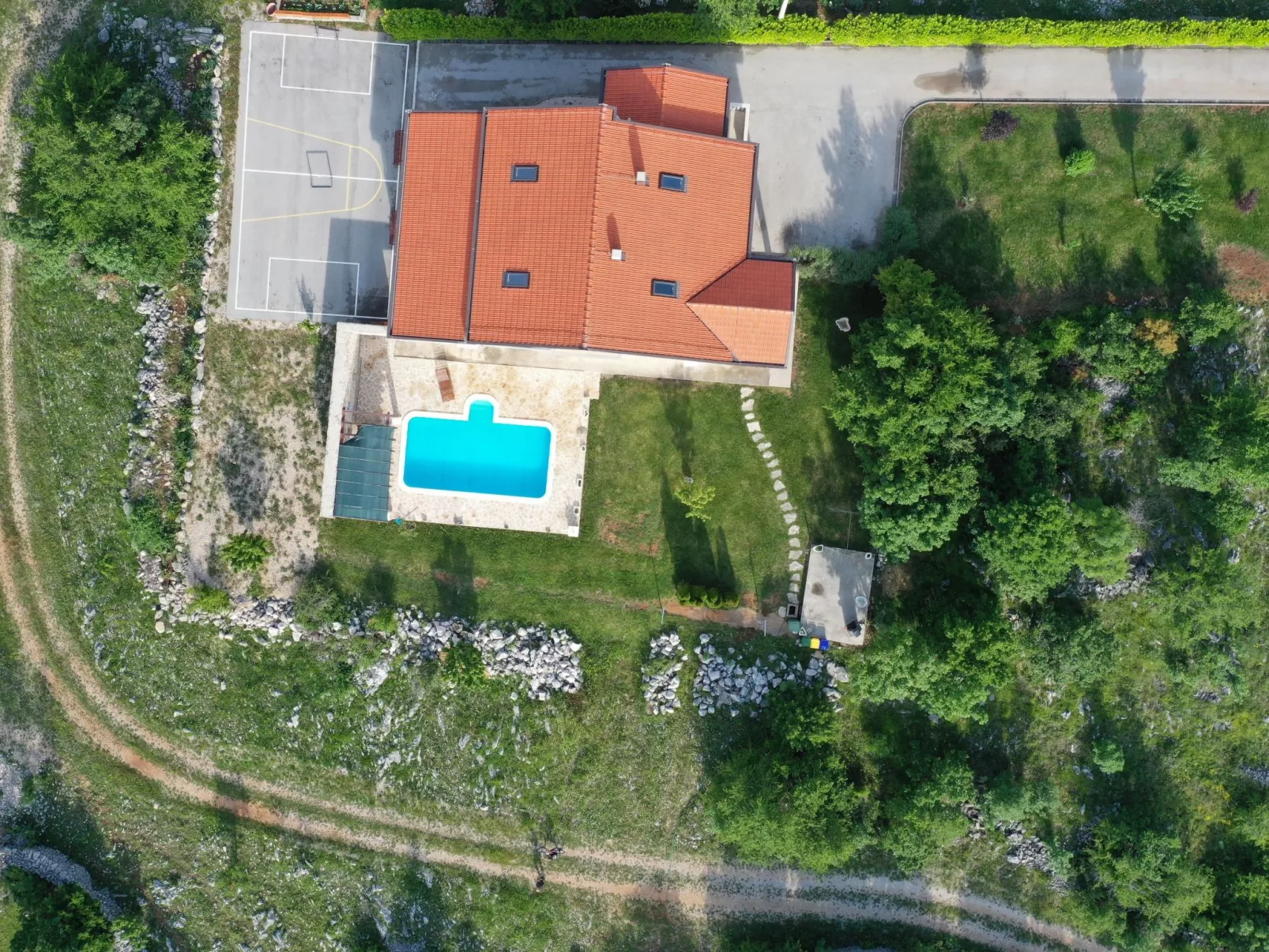 Villa Ivy mit perfekter Privatsphäre, Pool, Sauna - Buiten