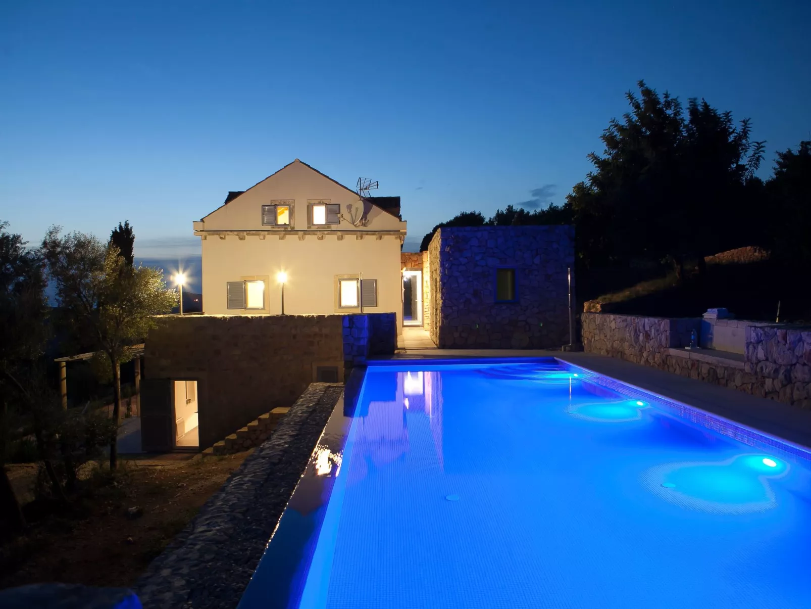 Villa Ella mit Infinity-Pool-Buiten