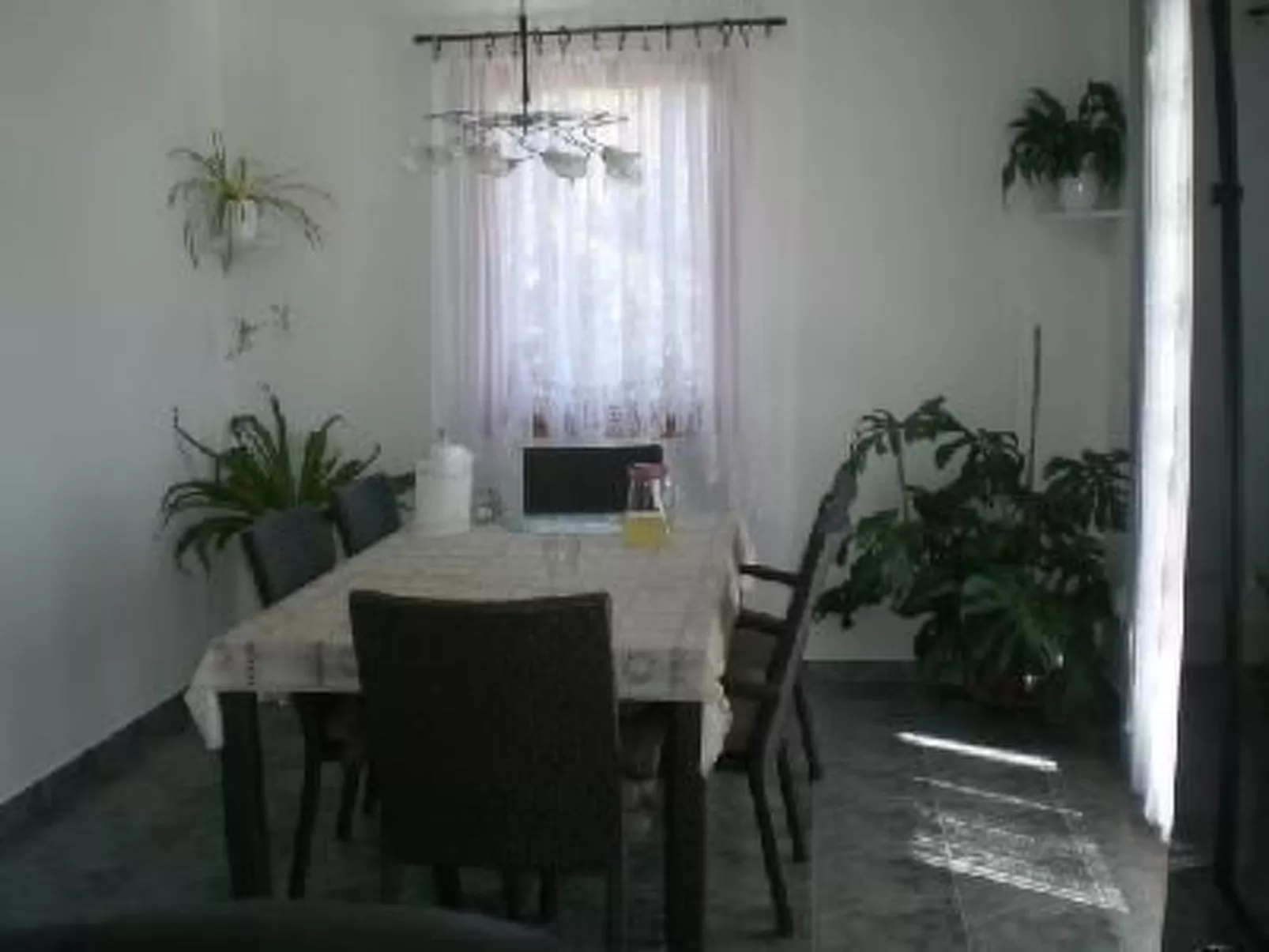 "Tutuila" mit Blick auf das Wasser-Binnen