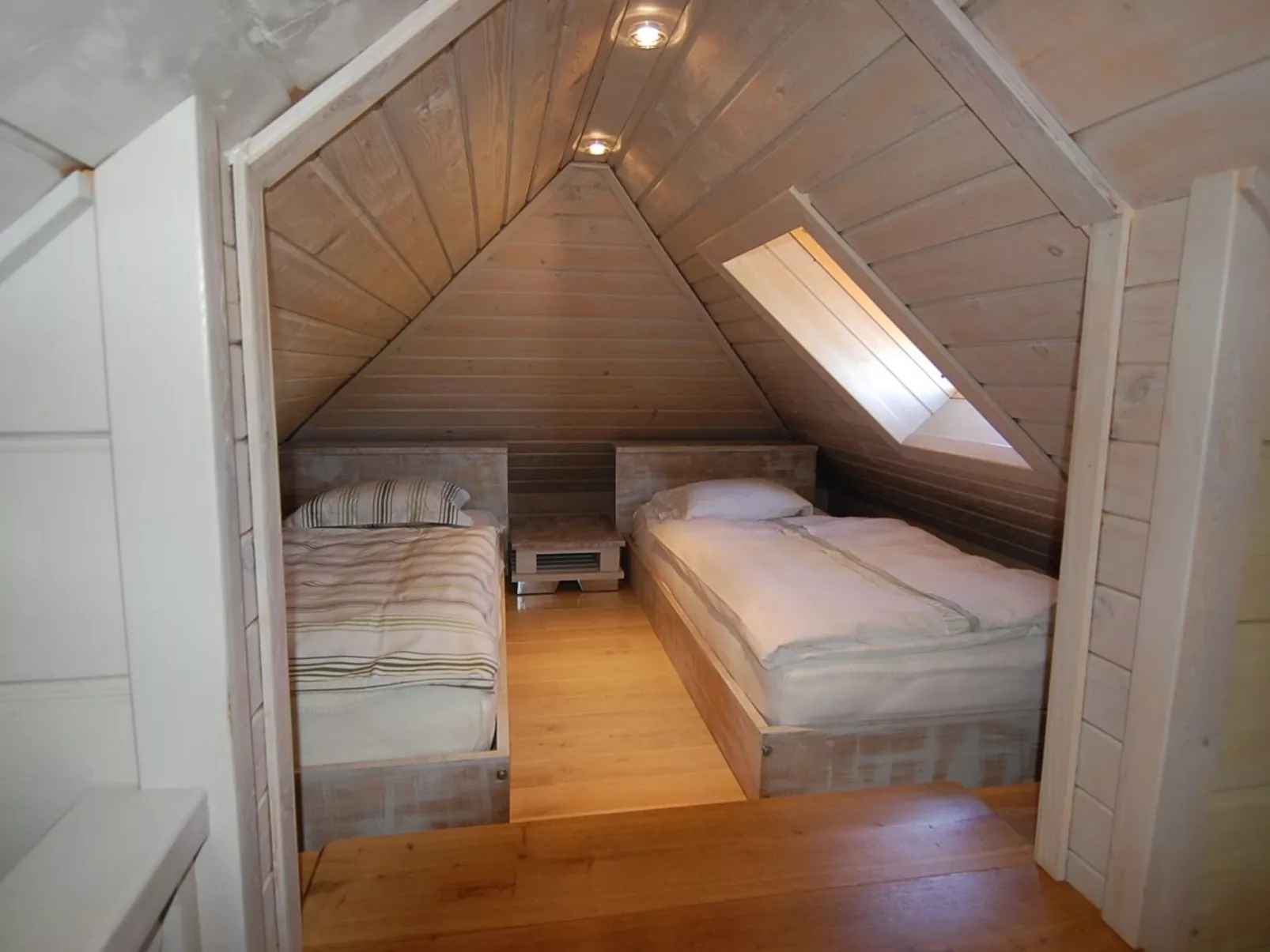 Mit Schwimmbad-Binnen